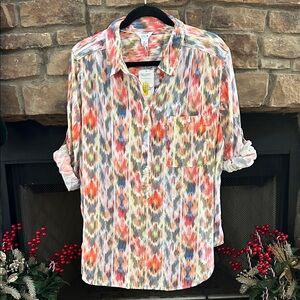 NWT Intro multicolor Patterned blouse with side slits.